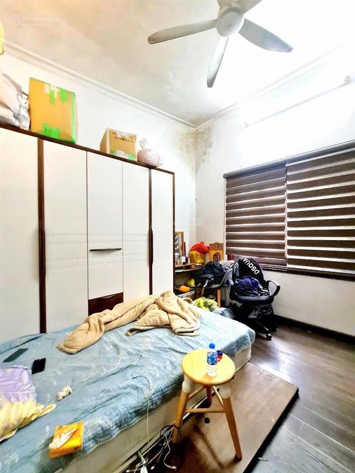 Bán nhà cầu giấy  chỉ 7 tỷ 43m2, tặng nhà 2 tầng có 2 ngủ  mt 4m  giá quá rẻ