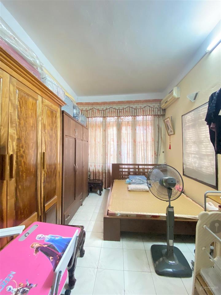 Bán nhà cầu giấy  chỉ 7 tỷ 43m2, tặng nhà 2 tầng có 2 ngủ  mt 4m  giá quá rẻ