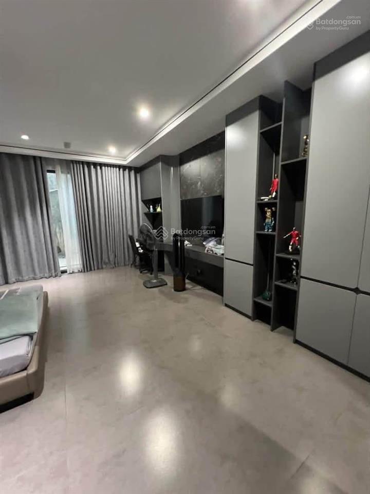 Bán nhà phố nguyễn chí thanh100m25 tầng thang máymt5.6mgara ô tônhà vô cùng đẹp2 thoáng35 t