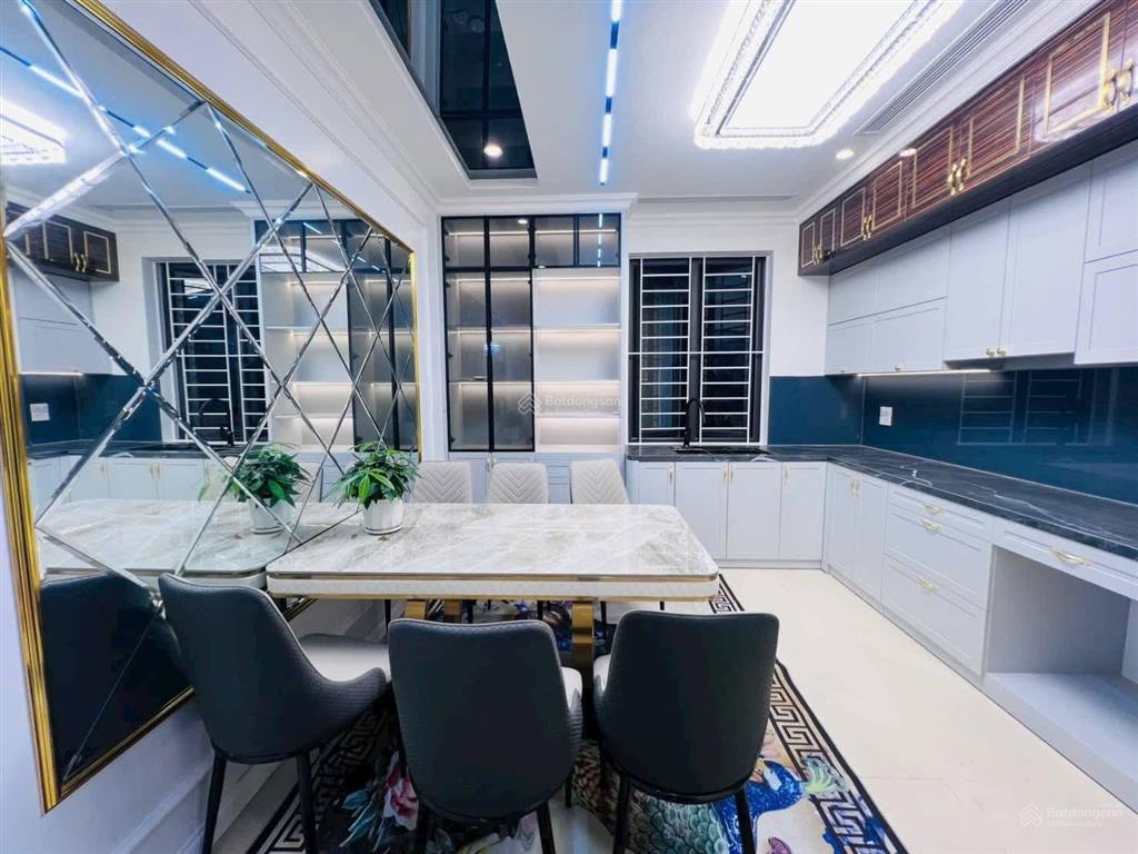 Bán nhà đường láng 7 tầng tm 2 thoáng trước sau  gara ôtô dt 48m2  nhỉnh 18 tỷ tặng nội thất