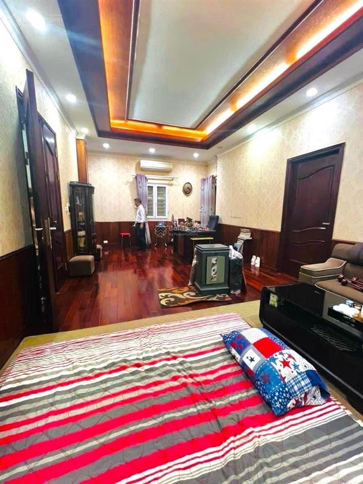 Bán nhà phố hoàng cầu dt 65m2 mt 5m  5 tầng ô tô vào nhà  30m ra phố phân lô vip  nhỉnh 22 tỷ