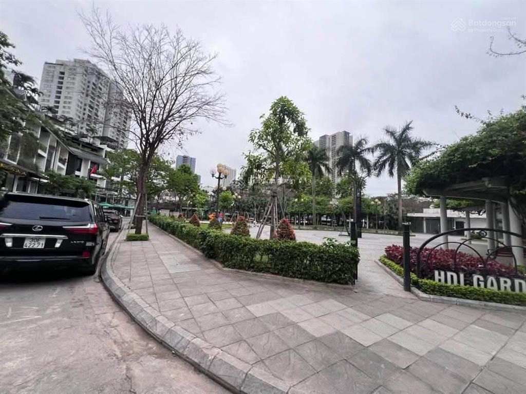 Bán biệt thự trung hoà 3 mặt thoáng, view vườn hoa, dt 161m2 x 5 tầng  mt 8m nhà thô  giá 55 tỷ