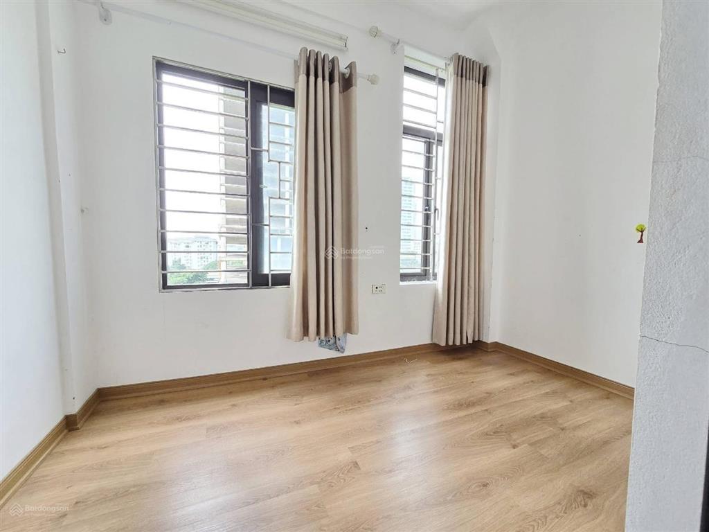 Chỉ 3 tỷ 2 ngủ chung cư kđt nam trung yên  dt 40m2  nhà đẹp xách vali về ở ngay