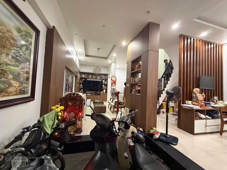 Bán nhà phố nguyên hồngphân lô vỉa hè ô tô tránh10m ra phốdt70m25 tầng mt6.5mgiá 31.3 tỷ