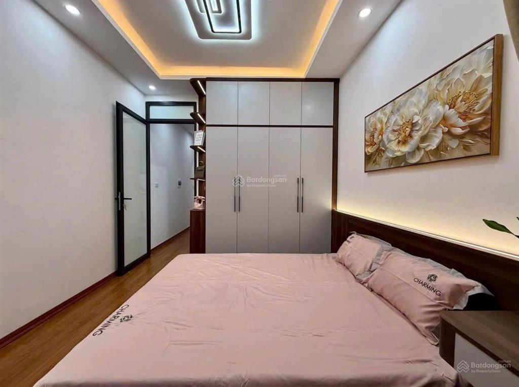 Một nhà ra phố la thành  ô tô 7 chỗ vào nhà  kinh doanh  dt 45m² 4 tầng  mt 4m  giá 15. x tỷ