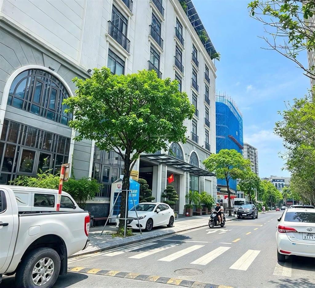 Bán tòa nhà mặt phố nguyễn quốc trịyên hòadòng tiền 1,02 tỷ/nămdt106m27 tầng thang máymt rộng