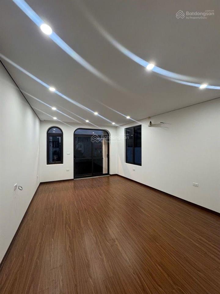 Nhà ngọc trì  long biên 55m2, 5 tầng thang máy, lô góc, gần ô tô, giá hơn 8 tỷ.