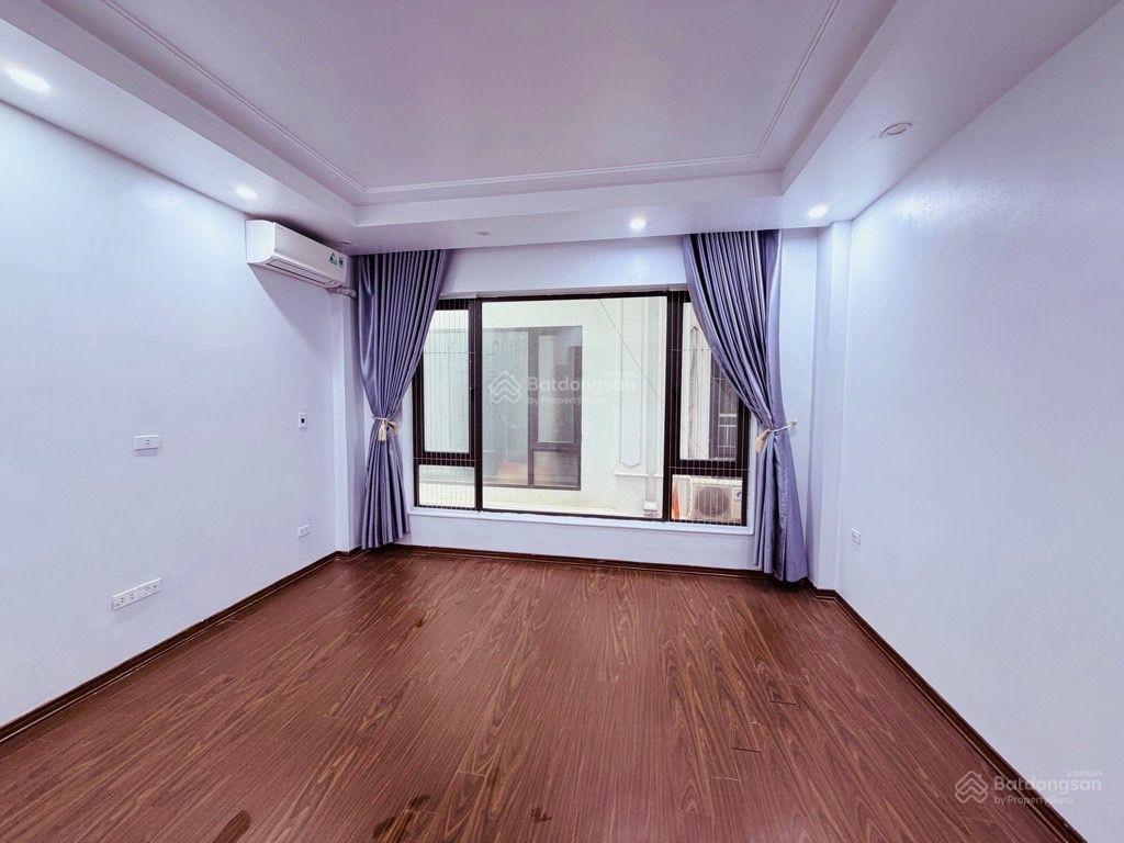 Nhà bồ đề long biên 36m2 5 tầng, mt 4.7m ngõ thông, ô tô đỗ cổng giá nhỉnh 8 tỷ.