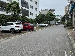 Nhà bát khối  long biên. lô góc, 45m mt 5m, 6 tầng thang máy. ô tô vào nhà.
