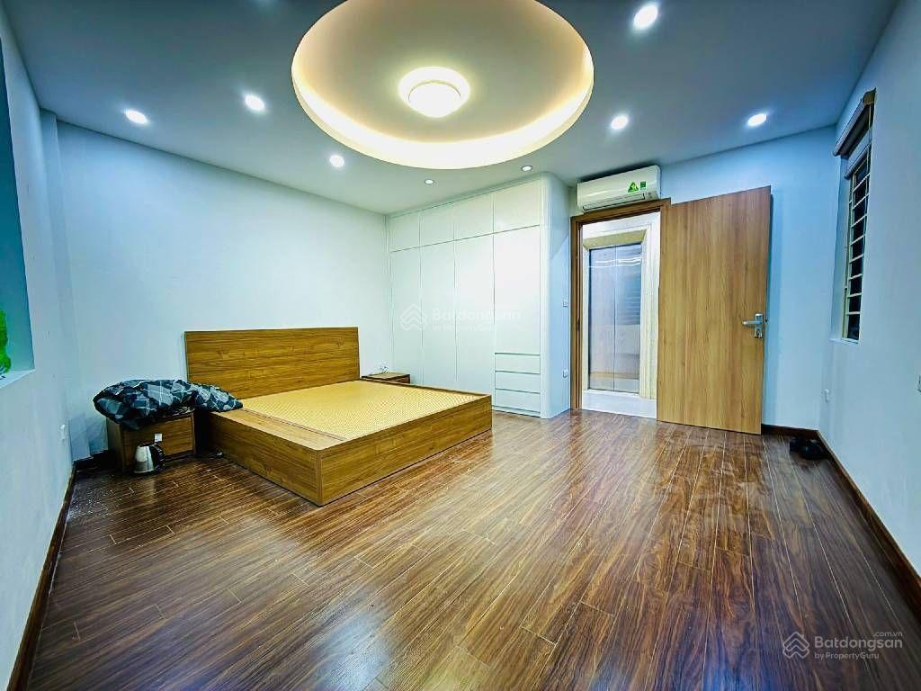 Nhà bát khối  long biên. lô góc, 45m mt 5m, 6 tầng thang máy. ô tô vào nhà.