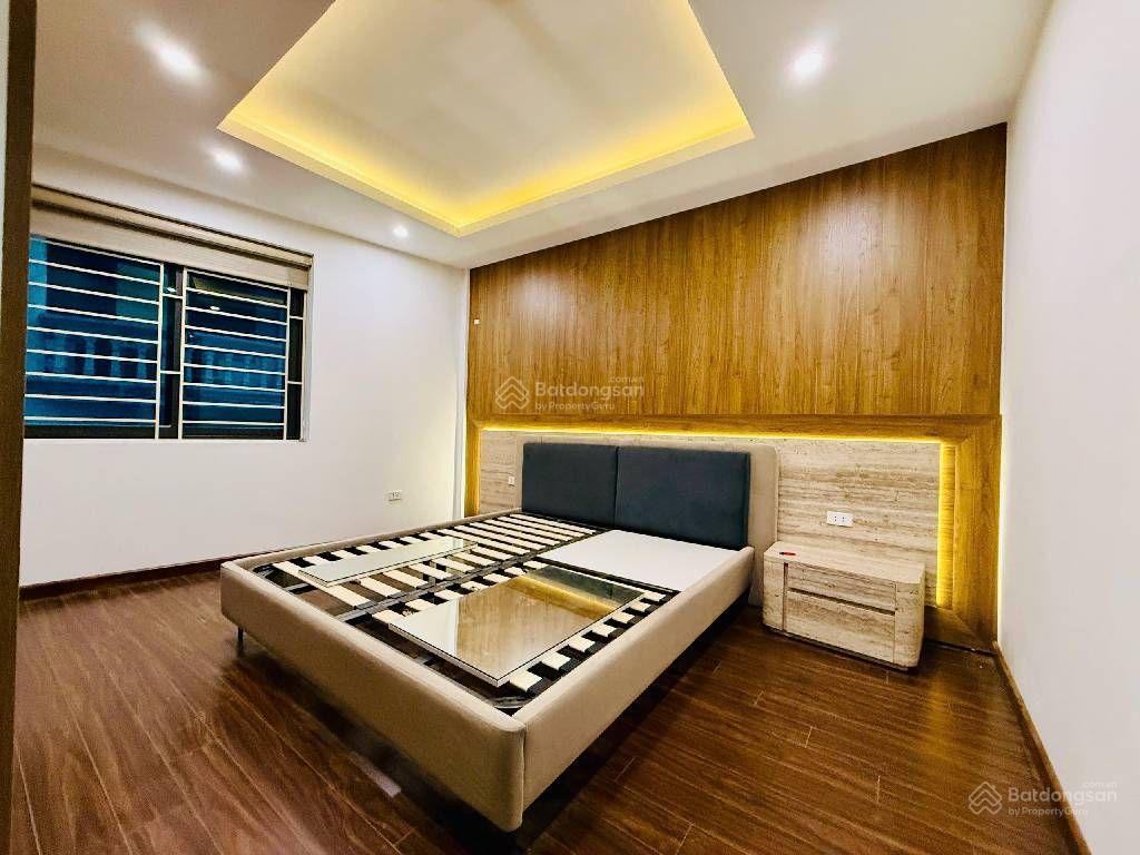 Nhà bát khối  long biên. lô góc, 45m mt 5m, 6 tầng thang máy. ô tô vào nhà.