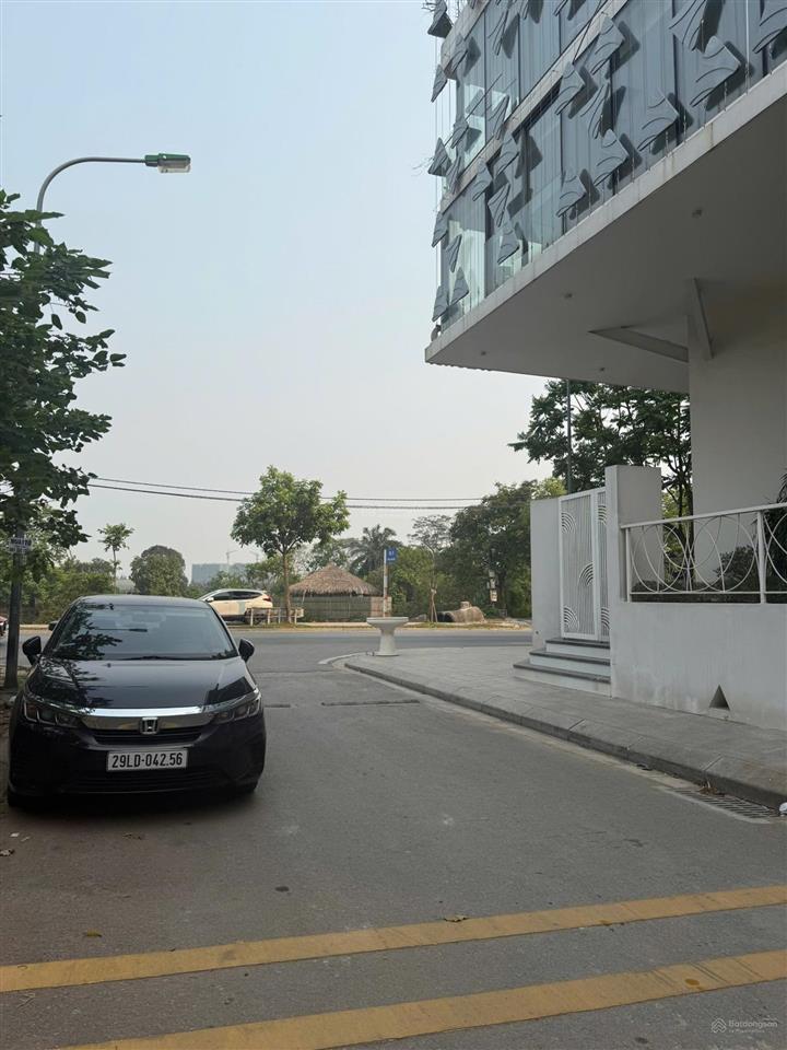 Chủ bán nhanh toà nhà văn phòng đẹp nhất phố lâm hạ. lô góc 8 tầng, 3 mặt tiền, 250m2 giá 162,5 tỷ.