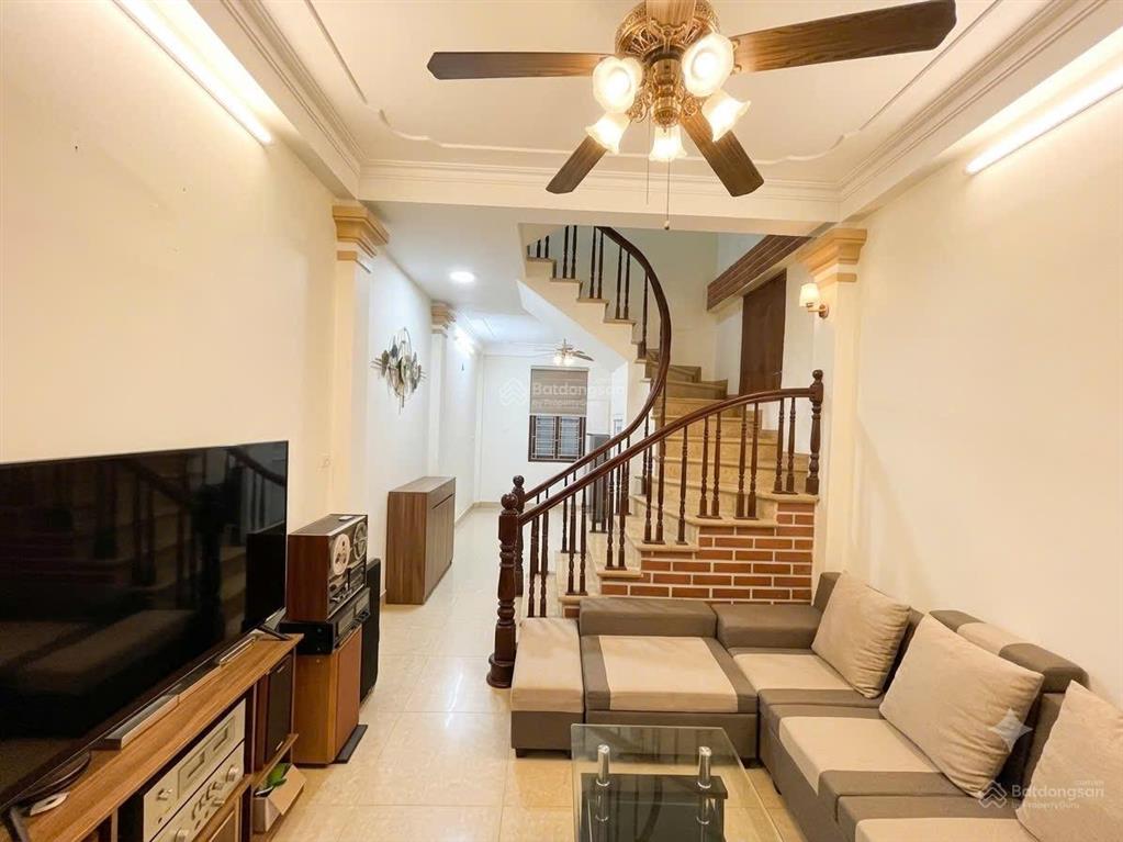 Nhà dân xây 4 tầng phân lô quân đội a38 tư đình, 34m, cách ô tô tránh 10m, nhỉnh 5 tỷ