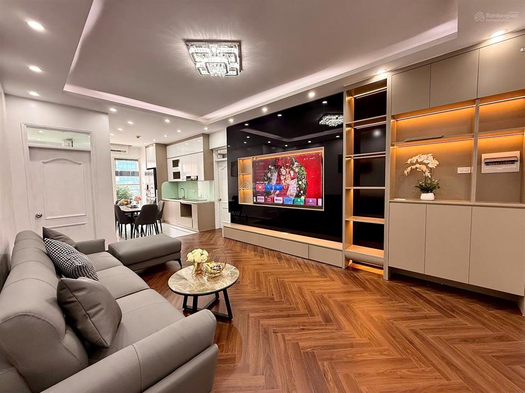 Cần bán rất gấp 18t1 lê văn lương, 107m2. giá 8,6 tỷ