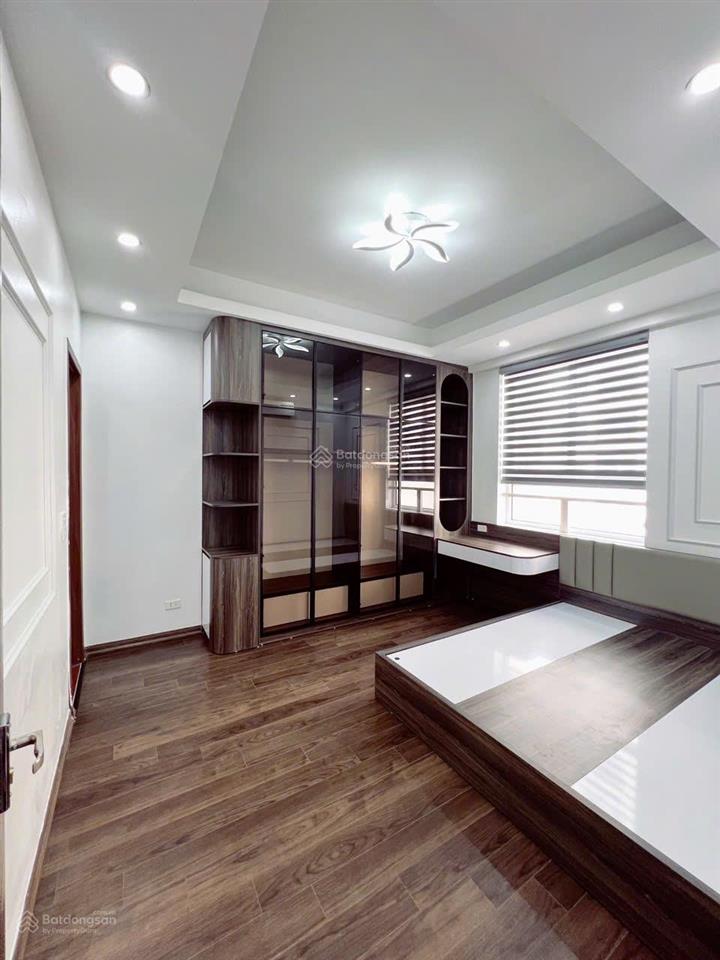 Cần bán rất gấp 18t1 lê văn lương, 107m2. giá 8,6 tỷ