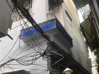 Bán nhà đường võ văn tần và cmt8 vào ở ngay. 3 lầu, 3pn, 30m đến mặt đường, trung tâm q3.