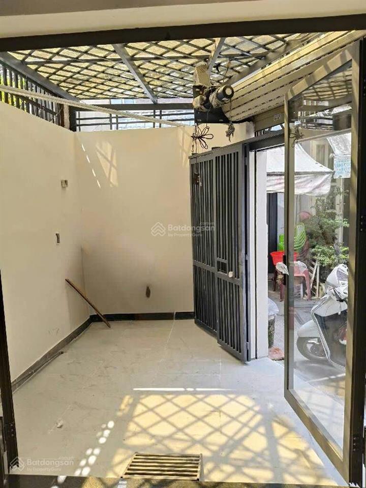 Cách mặt tiền hoàng sa 20m, 2 lầu, 3pn, cầu hoàng hoa thám. nhà đẹp vào ở ngay trần quang khải, q.1