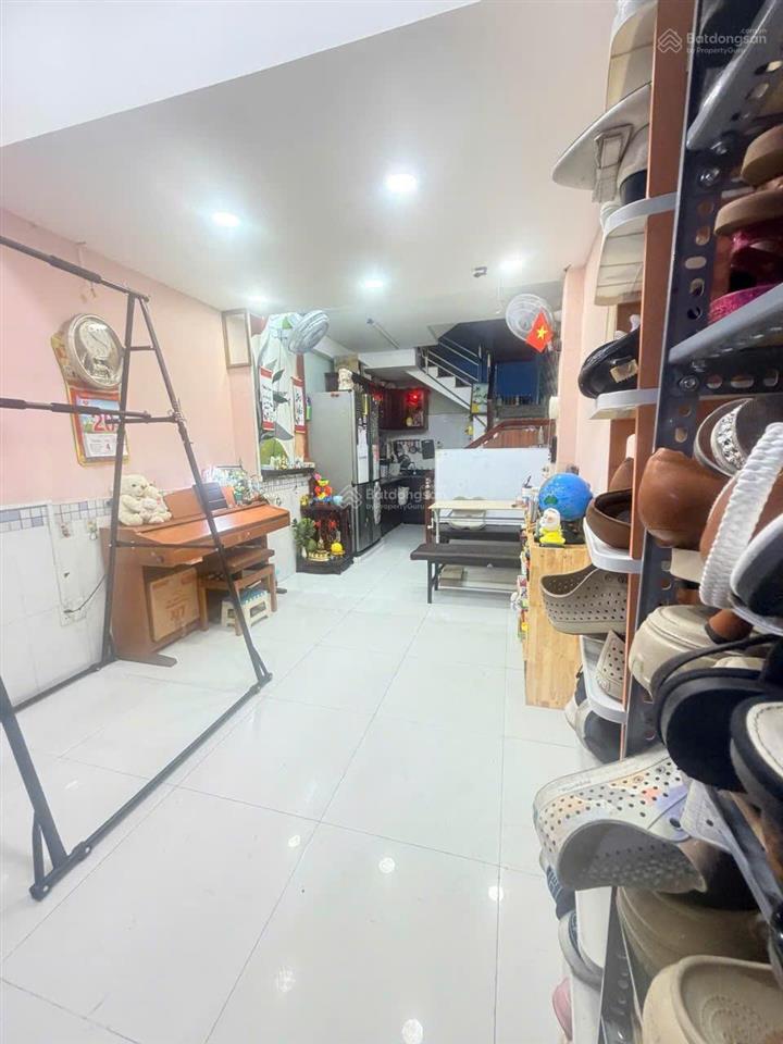 Nhà 4 lầu vườn chuối q3, thông điện biên phủ. hẻm đẹp 4m, khu trung tâm sầm uất, dân trí cao.