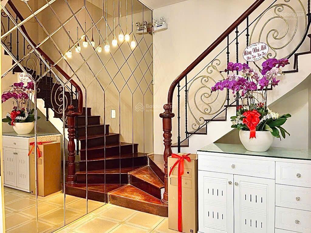 Biệt thự mini đặng dung, quận 1. ngang gần 8m, khu vực vip, công năng phù hợp gia đình ở lâu dài