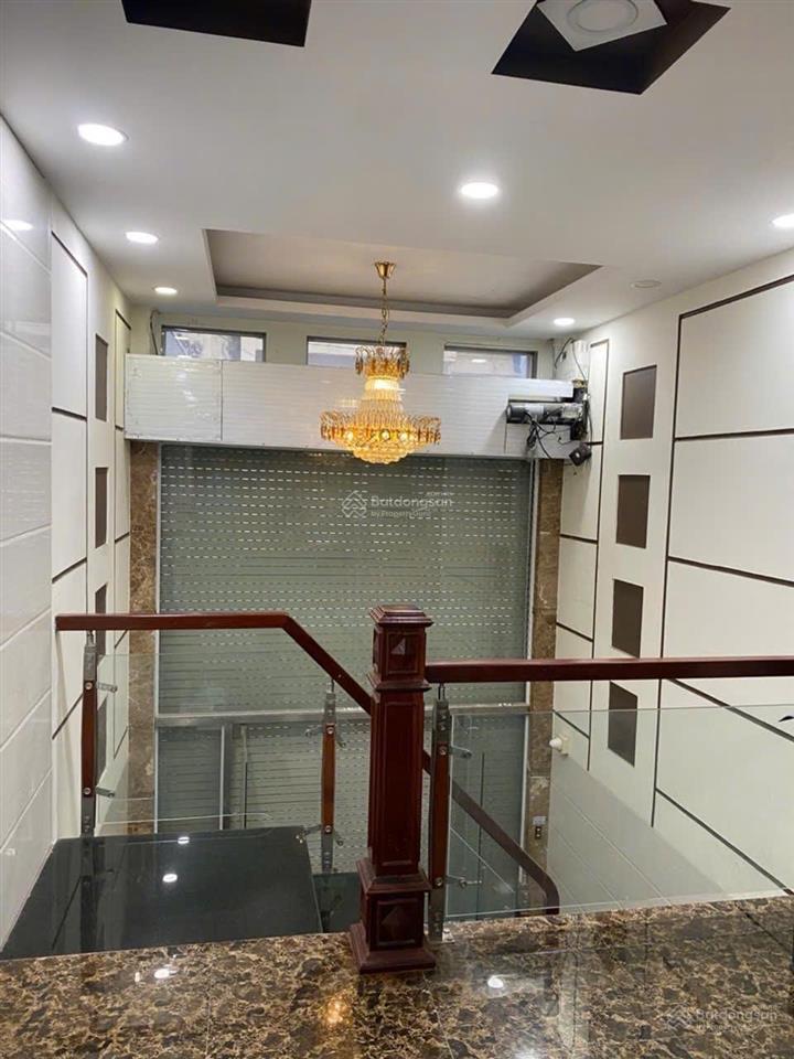 Cách mặt tiền 15m, 4 lầu 3pn + sân thượng, phù hợp ở và kd. nhà đẹp nguyễn trọng tuyển, phú nhuận