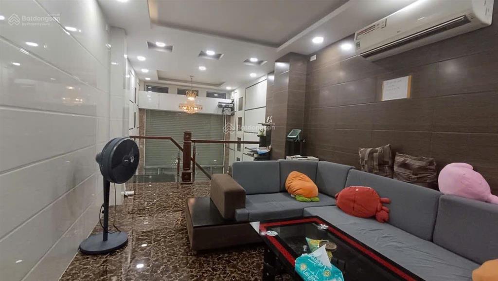Cách mặt tiền 15m, 4 lầu 3pn + sân thượng, phù hợp ở và kd. nhà đẹp nguyễn trọng tuyển, phú nhuận