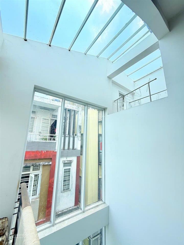 Ngang 7,4m gần mặt tiền phan đình phùng  cầu kiệu. 3 lầu, sổ vuông a4, công nhận 91m2 + sân thượng