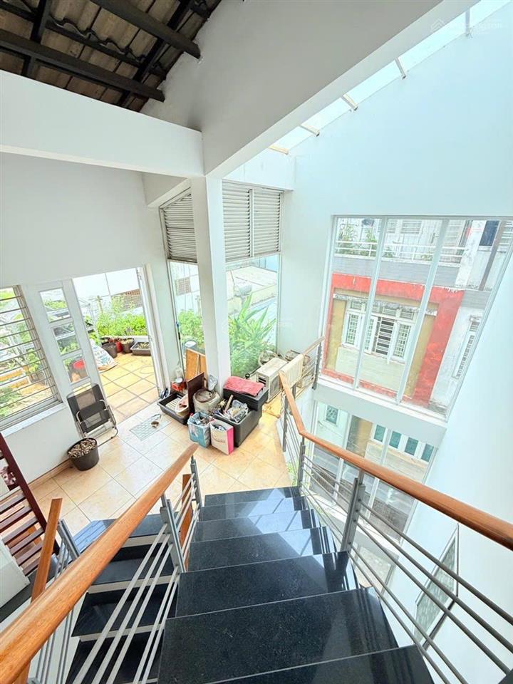 Ngang 7,4m gần mặt tiền phan đình phùng  cầu kiệu. 3 lầu, sổ vuông a4, công nhận 91m2 + sân thượng