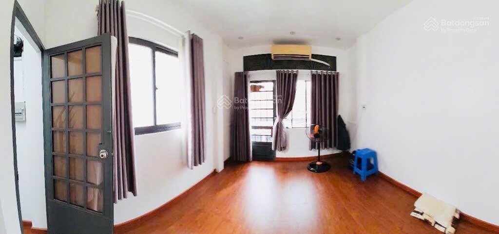 Mặt tiền nguyễn đình chính phú nhuận. kinh doanh buôn bán sầm uất, 3 lầu 4pn, 5wc, sân thượng