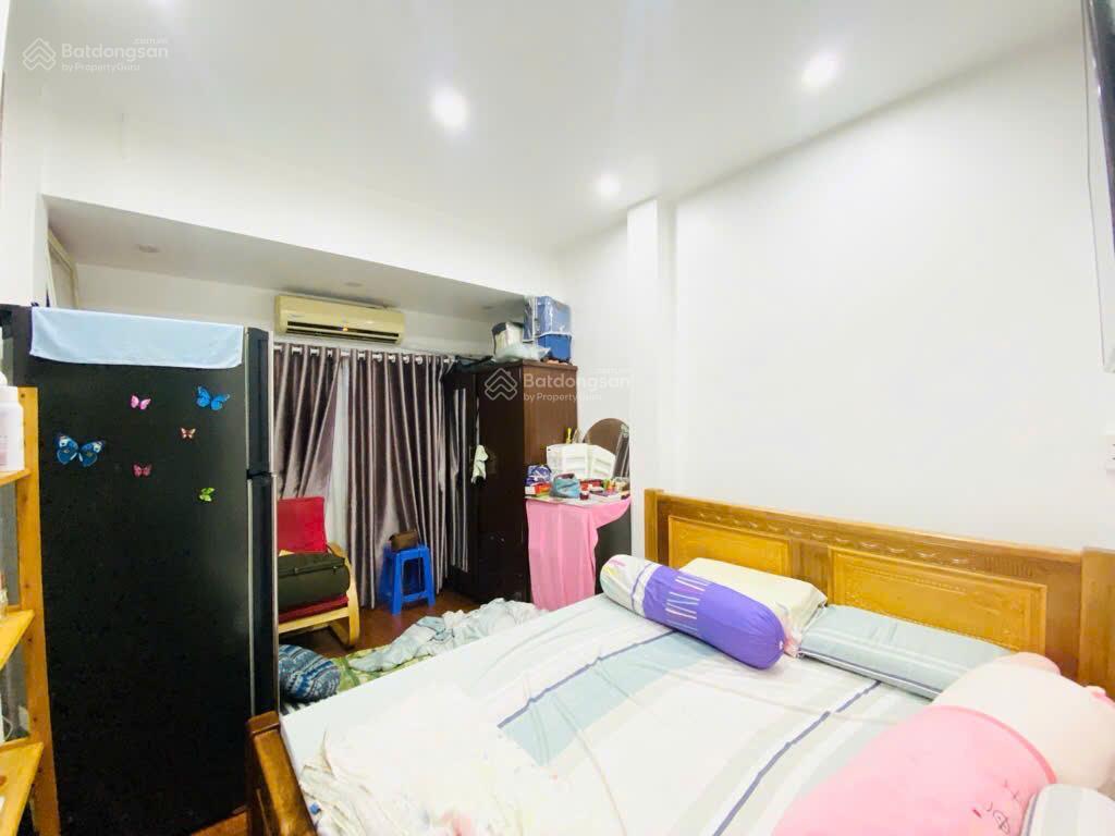 Mặt tiền nguyễn đình chính phú nhuận. kinh doanh buôn bán sầm uất, 3 lầu 4pn, 5wc, sân thượng