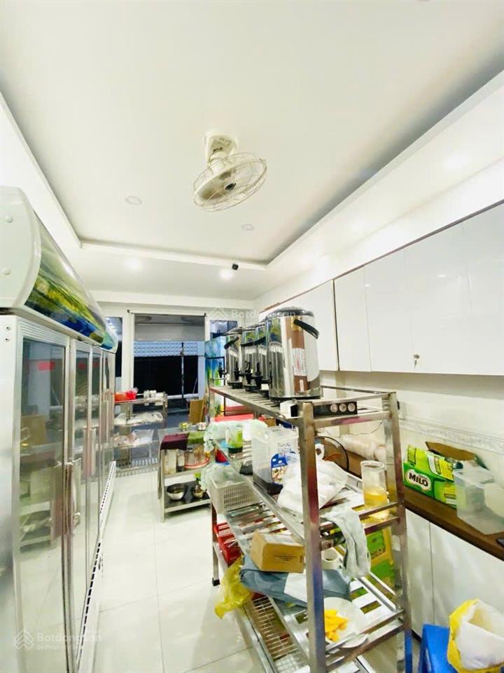 Mặt tiền nguyễn đình chính phú nhuận. kinh doanh buôn bán sầm uất, 3 lầu 4pn, 5wc, sân thượng