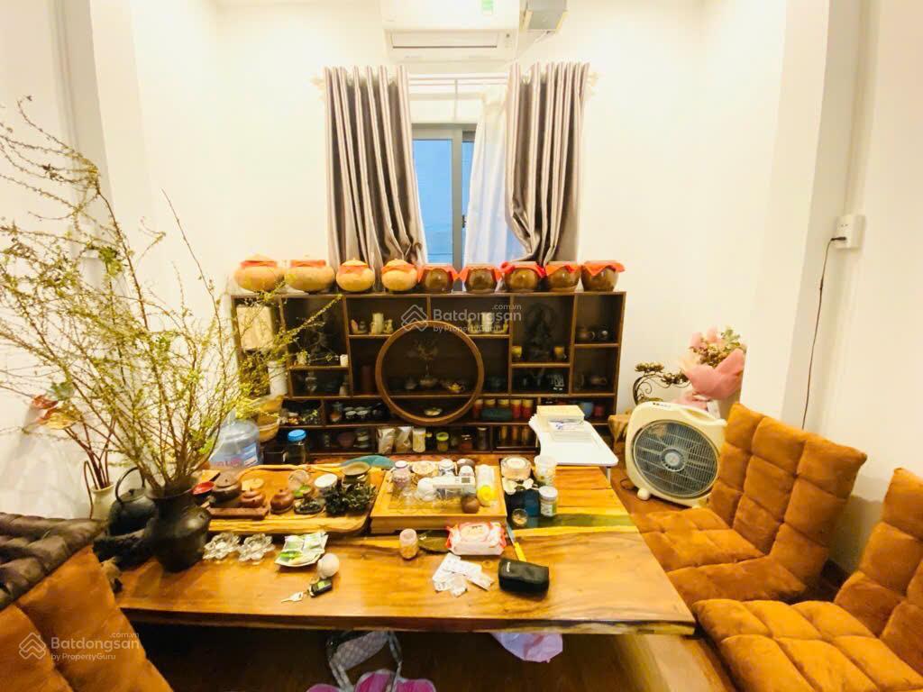 Mặt tiền nguyễn đình chính phú nhuận. kinh doanh buôn bán sầm uất, 3 lầu 4pn, 5wc, sân thượng