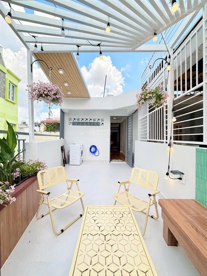Nhà gần mặt tiền cô giang, p. cầu kiệu. 2 mặt hẻm, 5pn + sân thượng chill, tặng nội thất cao cấp