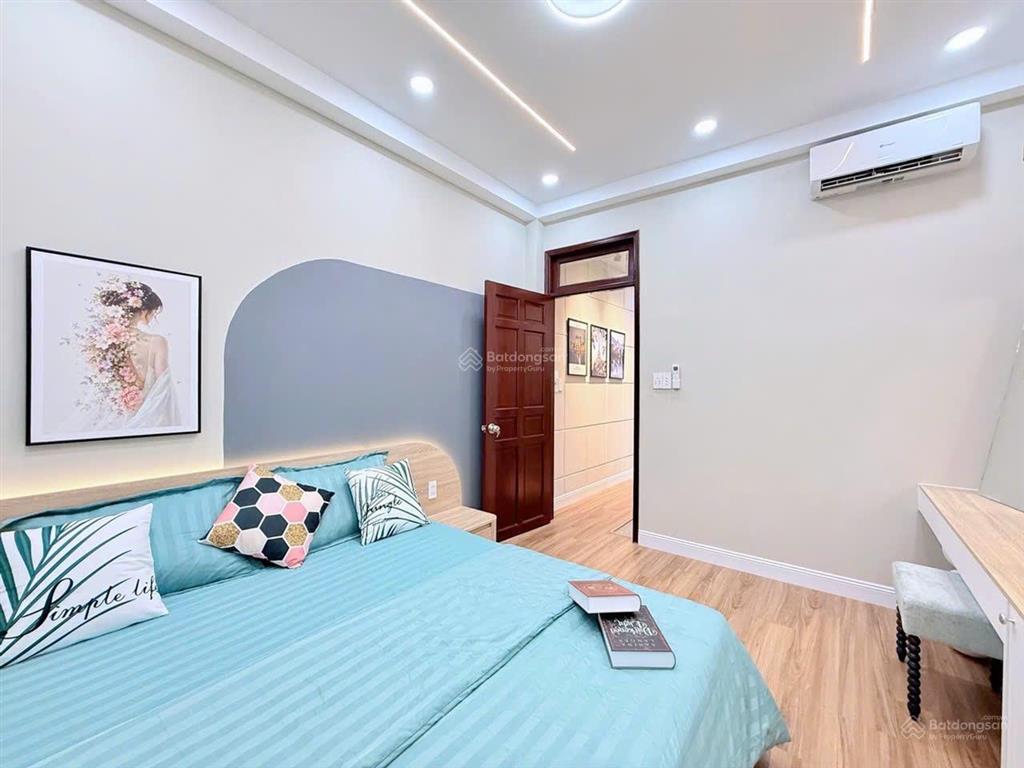Nhà gần mặt tiền cô giang, p. cầu kiệu. 2 mặt hẻm, 5pn + sân thượng chill, tặng nội thất cao cấp