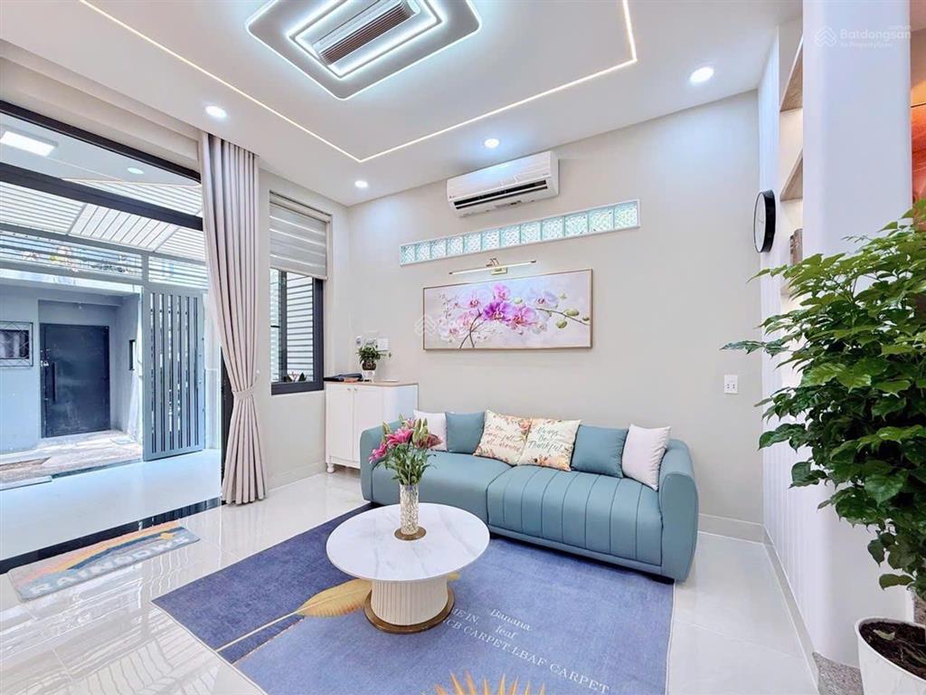 Nhà gần mặt tiền cô giang, p. cầu kiệu. 2 mặt hẻm, 5pn + sân thượng chill, tặng nội thất cao cấp