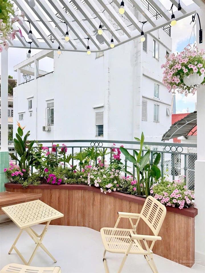 Nhà gần mặt tiền cô giang, p. cầu kiệu. 2 mặt hẻm, 5pn + sân thượng chill, tặng nội thất cao cấp