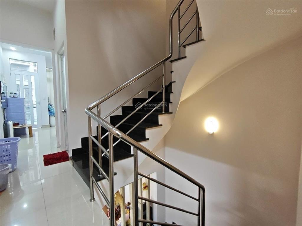 Gần mặt tiền huỳnh văn bánh  ngã tư phú nhuận. sổ a4, 3pn + sân thượng xanh, kinh doanh & buôn bán