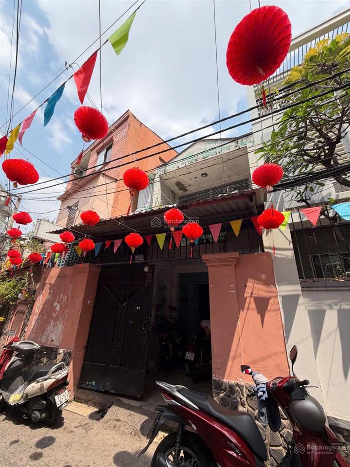 Hẻm ô tô, sát mặt tiền nguyễn đình chính, p. cầu kiệu. 62m2, hà cũ tiện xây mới, sân rộng thoáng