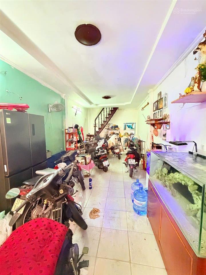Hẻm ô tô, sát mặt tiền nguyễn đình chính, p. cầu kiệu. 62m2, hà cũ tiện xây mới, sân rộng thoáng