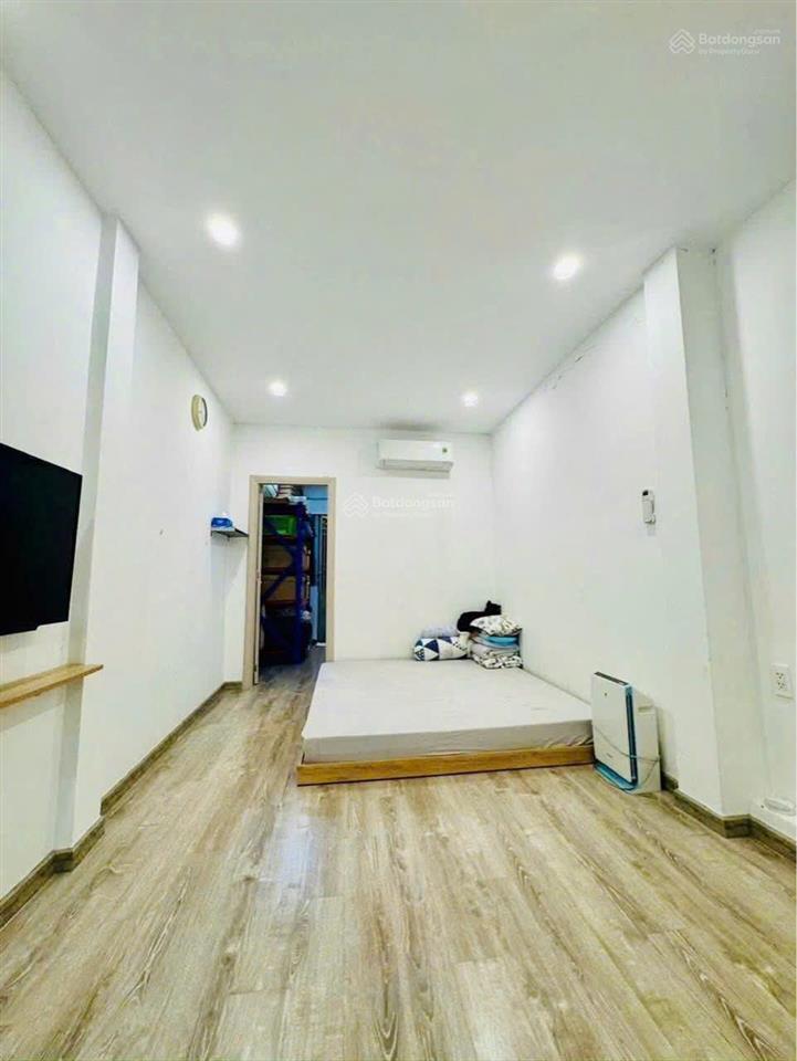 Nhà 2 lầu, 49m2, tặng full nội thất gần mặt tiền phan đình phùng thông trường sa, giáp q1, tiện kd.