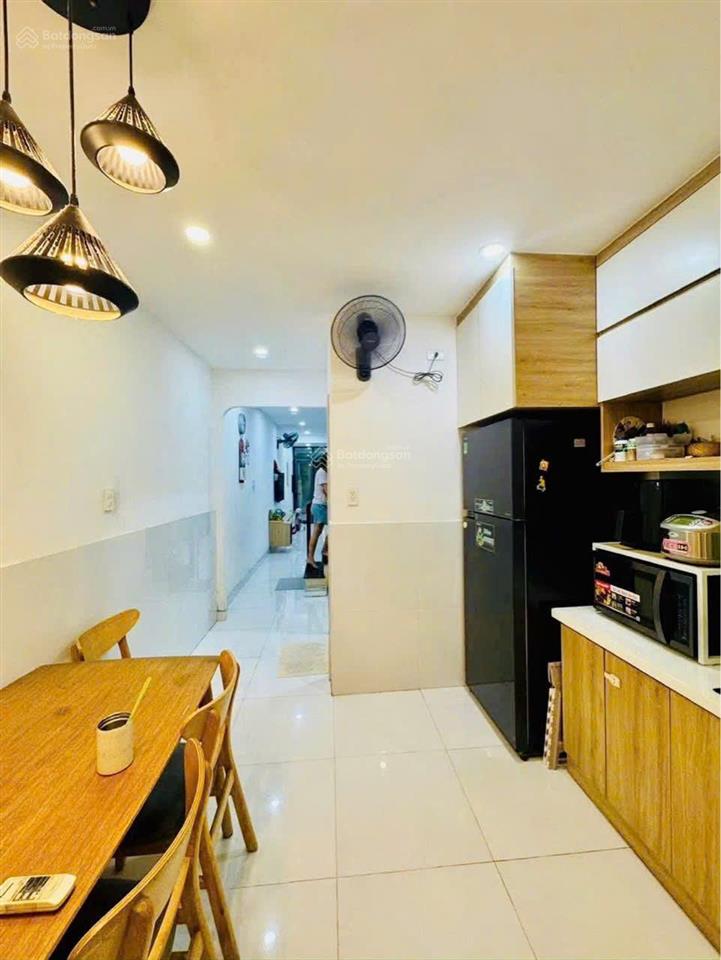 Nhà 2 lầu, 49m2, tặng full nội thất gần mặt tiền phan đình phùng thông trường sa, giáp q1, tiện kd.