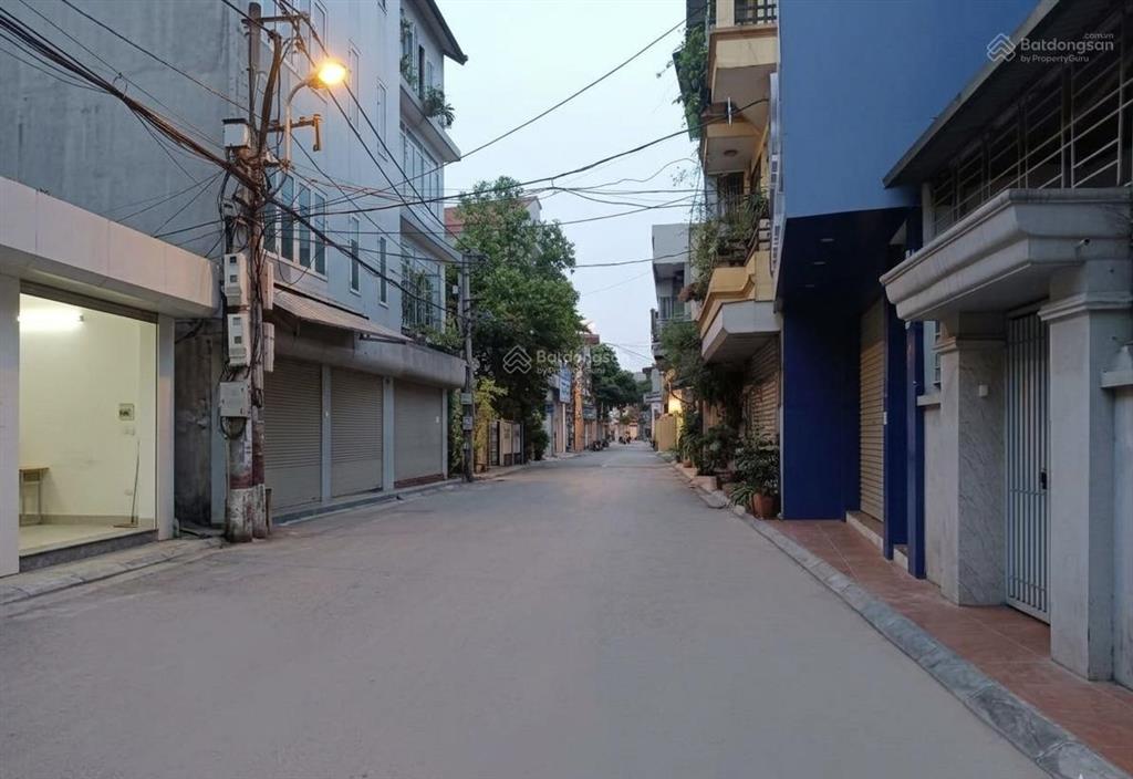 H.i.ếm, 8,9 t.ỷ có ngay nhà dân xây giáp bát, hoàng mai. dt34m2, 5 tầng, cách ô tô 10m.