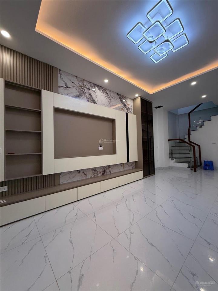 Bán nhà tân mai  hoàng mai  5 tầng mới đẹp  ngõ thông thoáng  gần hồ đền lừ  nhỉnh 8 tỷ