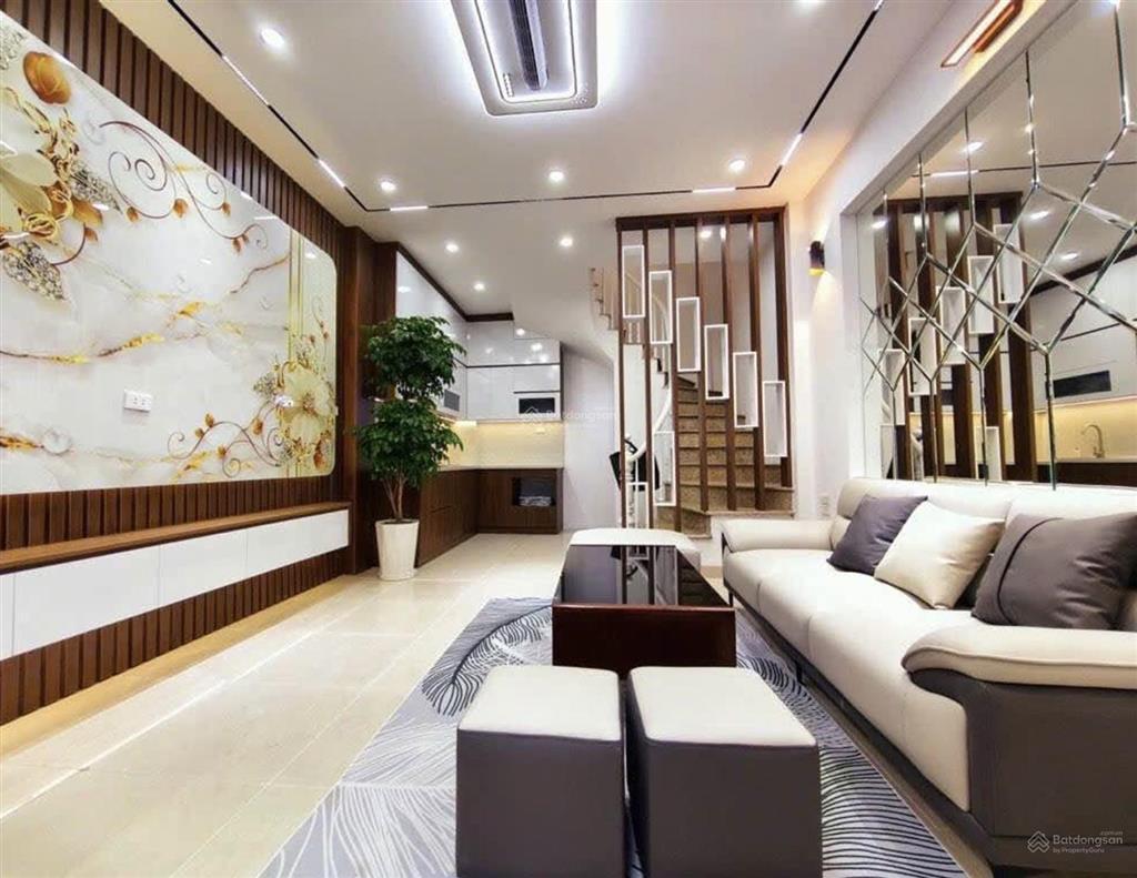 Hơn 8,2 tỷ, có ngay nhà mới 5 tầng, dt35m2, mt4,2m. trần đại nghĩa, hoàng mai.