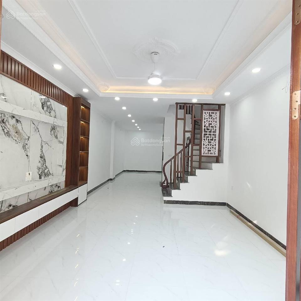 Hơn 8,2 tỷ, có ngay nhà mới 5 tầng, dt35m2, mt4,2m. trần đại nghĩa, hoàng mai.