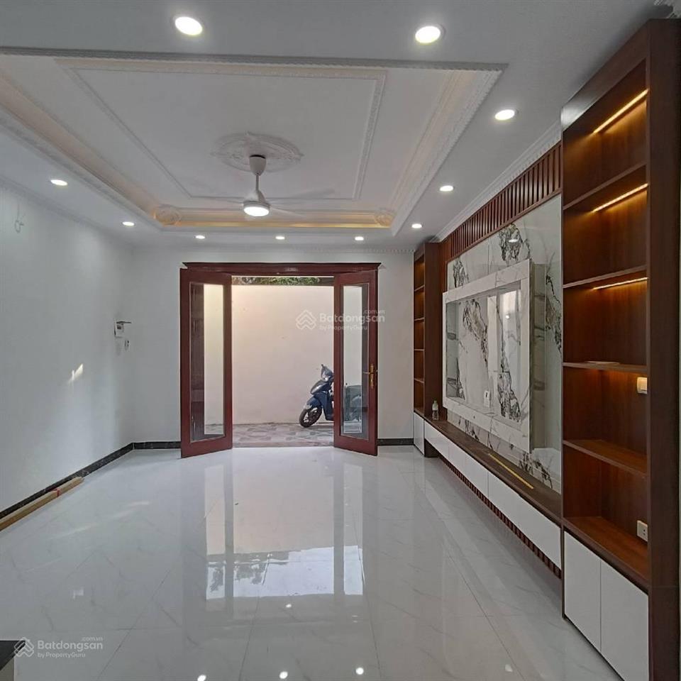 Hơn 8,2 tỷ, có ngay nhà mới 5 tầng, dt35m2, mt4,2m. trần đại nghĩa, hoàng mai.