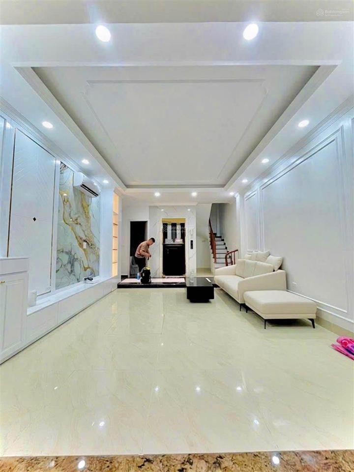 Nhỉnh 12 tỷ, dt48m2, nhà mới 6 tầng, thang máy, full nội thất, gần phố. trương định, hoàng mai.