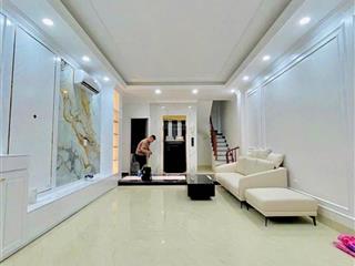 Nhỉnh 12 tỷ, dt48m2, nhà mới 6 tầng, thang máy, full nội thất, gần phố. trương định, hoàng mai.