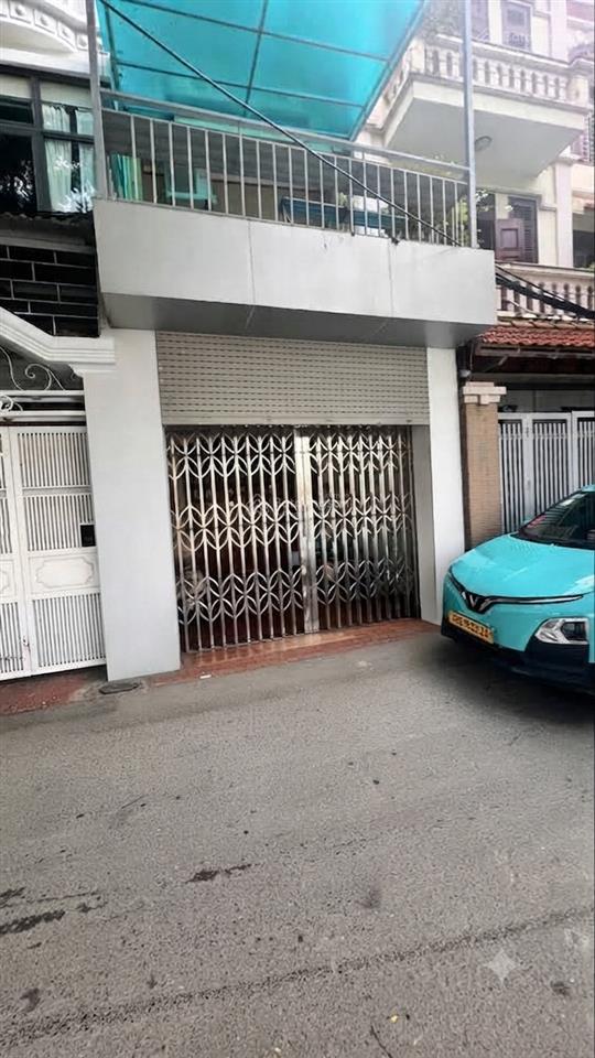 Nhà mặt phố, view hồ, đống đa. diện tích 50m2, nhà 6 tầng, thang máy. giá 29,6 tỷ