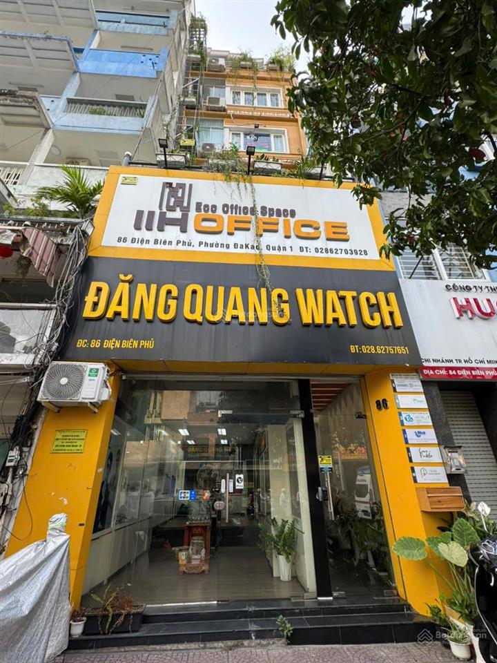 Mặt tiền q1, xanh, thoáng, view đẹp văn phòng(đủ nội thất), yoga, sẵn bàn ghế cao tại ban công