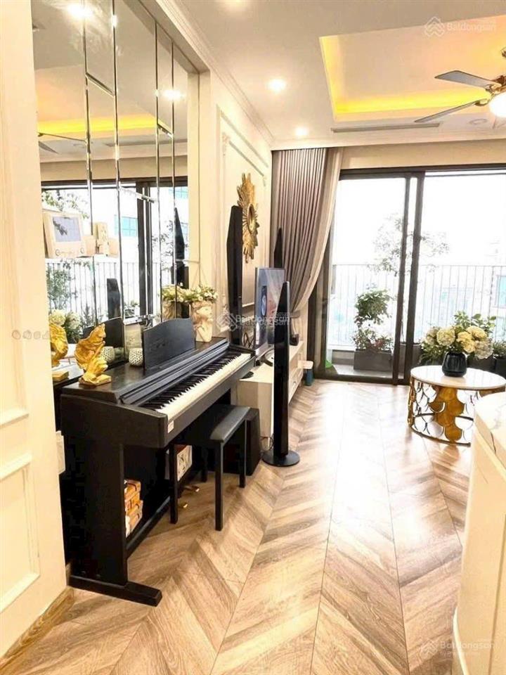 Chính chủ bán căn hộ 81 m2 tòa a, 2 phòng ngủ the golden palm 21 lê văn lương. giá 8 tỷ